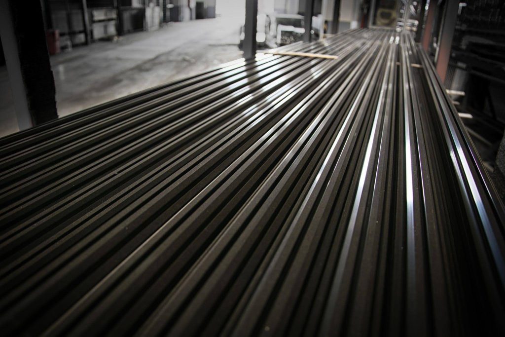 904L Stainless Steel (UNS N08904): Composition, Properties, Applications & Grade Selection Guide